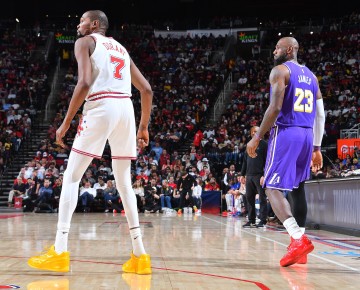 kaiyun体育app-NBA彩经：火箭拿下湖人扳回一城 马刺拒爆冷胜开拓者再领跑