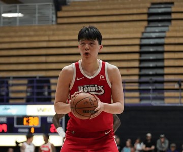 开云中国-杨瀚森G联赛半场15分钟，投篮8中8得到17分3篮板2助攻1抢断