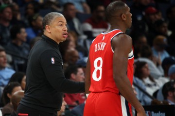 开云入口-快船27-11期间战胜的强队：湖人/火箭/森林狼/活塞各2次 尼/掘1次