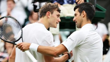 kaiyun体育app-德约25个Ace化身发球大炮 小遇挑战迎来温网首胜